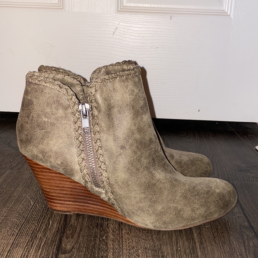 Report- Dark Green Distressed Small Wedge Heel Bootie